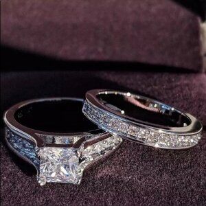 NEW 925 STERLING SILVER ENGAGEMENT DIAMOND SET RING, CUTE RING, SHINY RING.